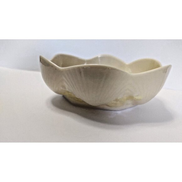 Vintage Belleek Scallop Shell Condiment Dish 5" x 4 1/4" 1980-1993 - Picture 5 of 12
